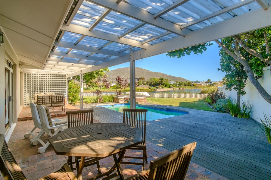 4 Bedroom Property for Sale in Lake Michelle Western Cape